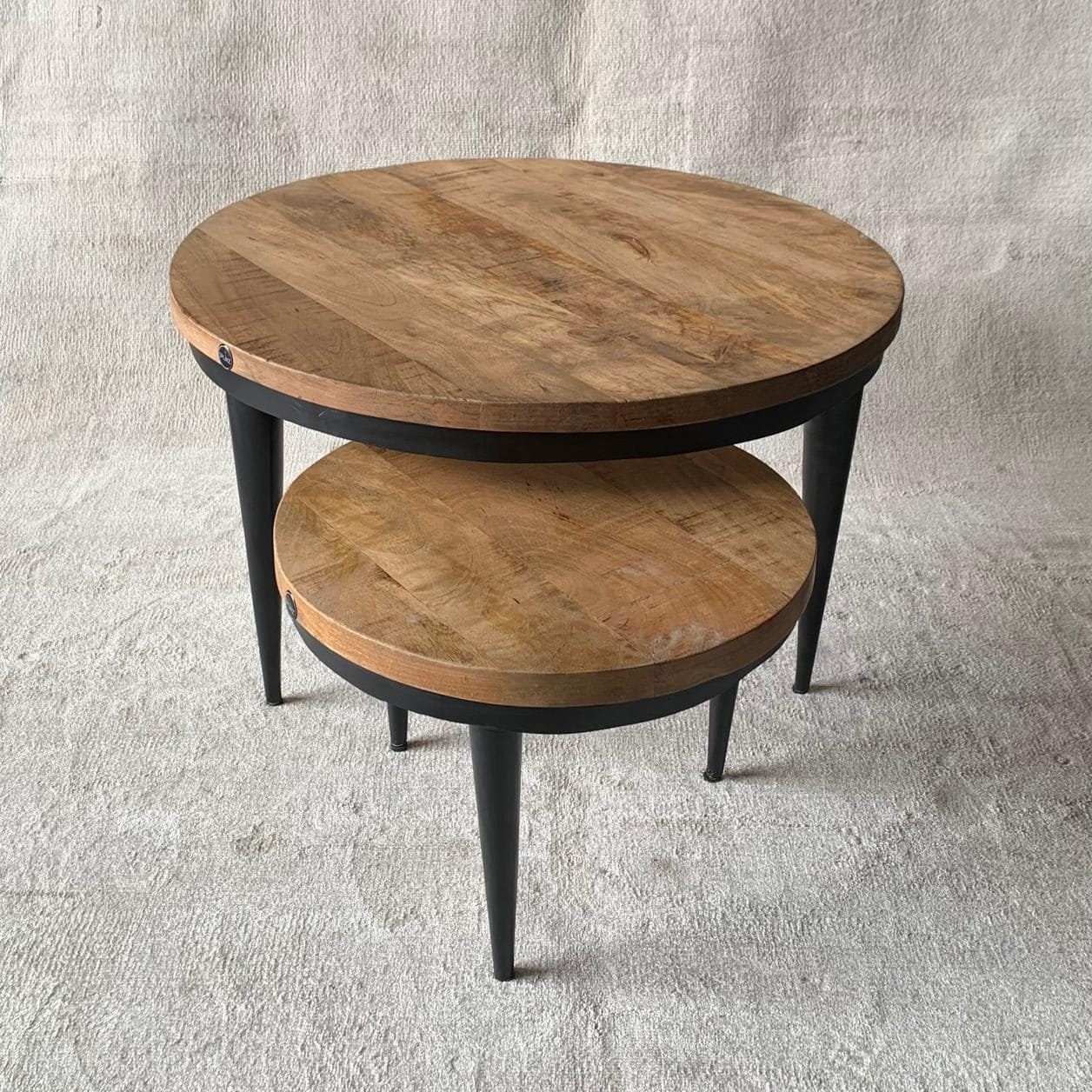 Salontafelset Set van 2 – Mangohout & Zwart Metaal – Industrieel Design - Puntpoten - 70x70x41 - Afbeelding 2