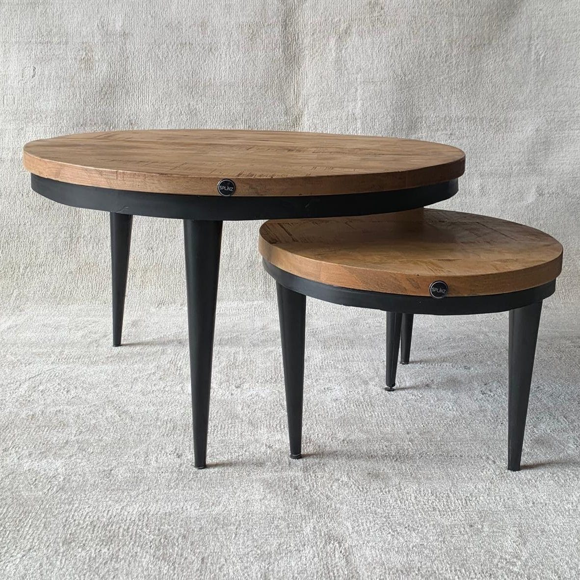 Salontafelset Set van 2 – Mangohout & Zwart Metaal – Industrieel Design - Puntpoten - 70x70x41